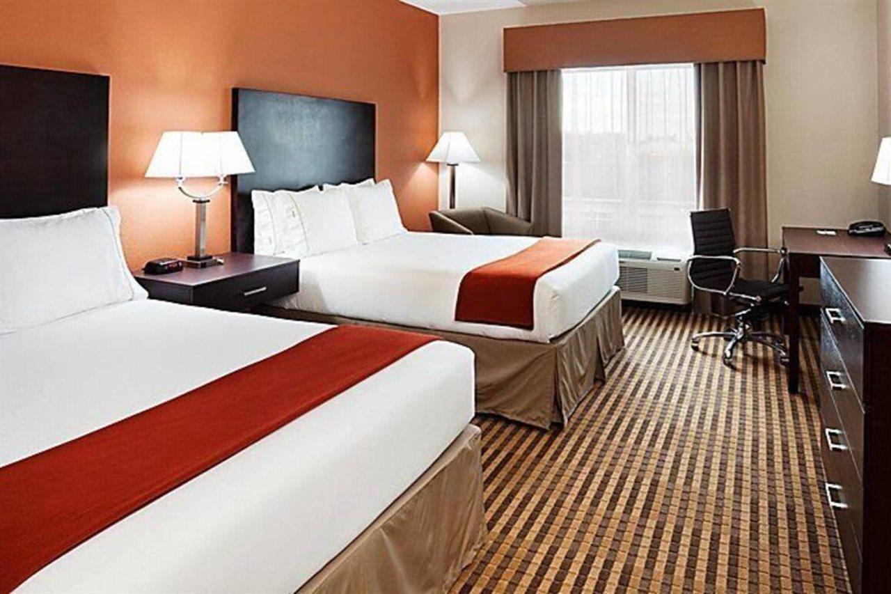 Holiday Express & Southwest By Ihg Charlotte